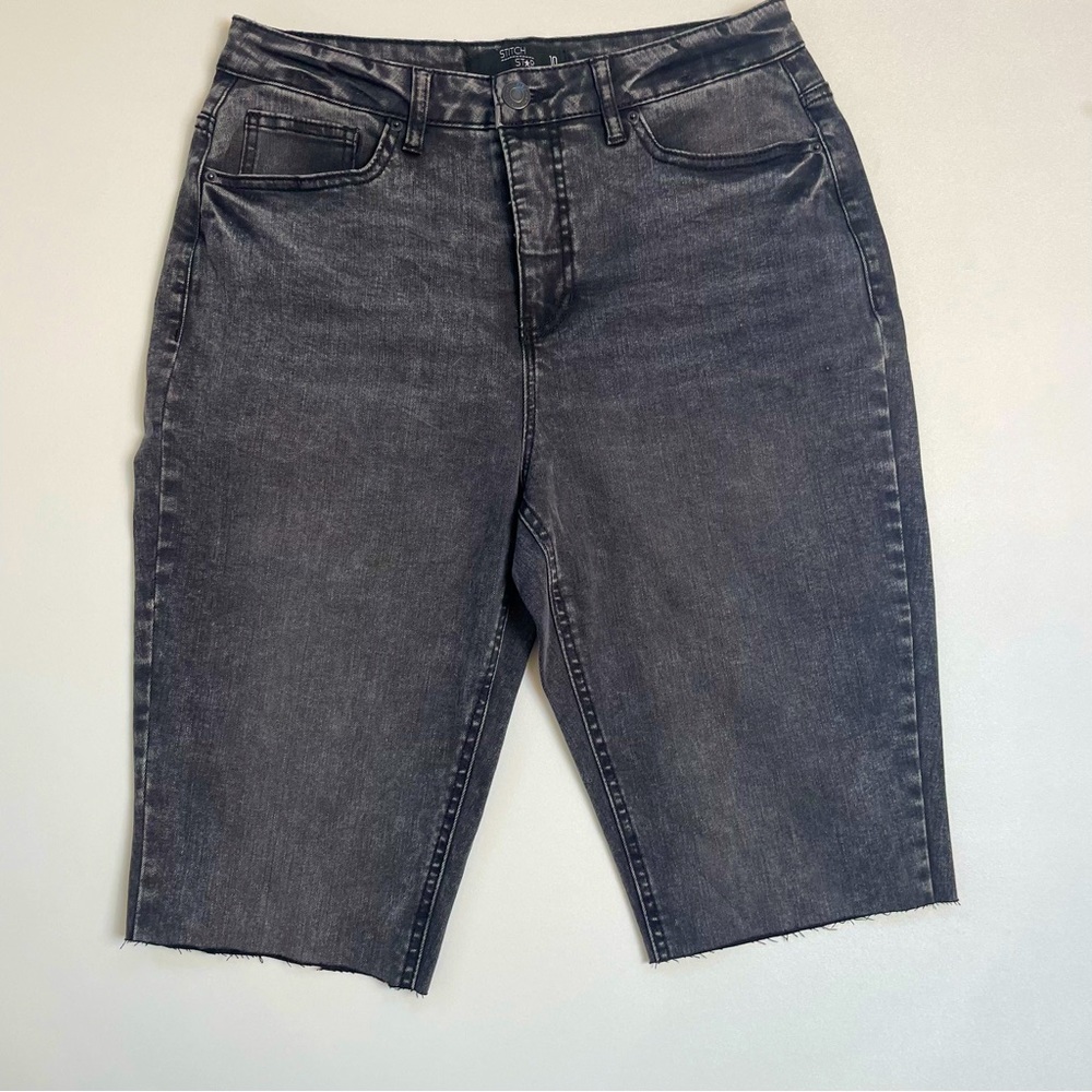 Stitch Star Acid Wash High Waisted Bermuda Jean Shorts Women’s size 10